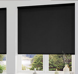 Рулонная штора блэкаут черная