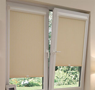 Рольштора блэкаут бежево-желтого цвета