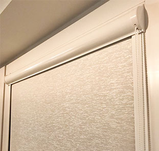 Кассетные рольшторы светонепроницаемые белого цвета