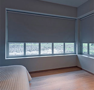 Рулонная штора блэкаут светлая