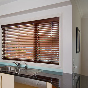 горизонтальные жалюзи из дерева