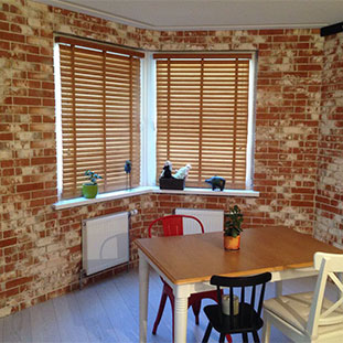 горизонтальные жалюзи из дерева