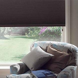 Штора плиссе цвета шоколад