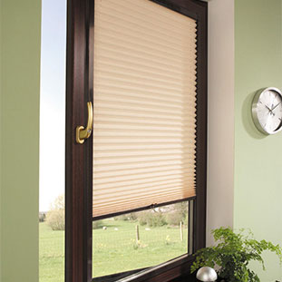 Штора плиссе бежевого цвета